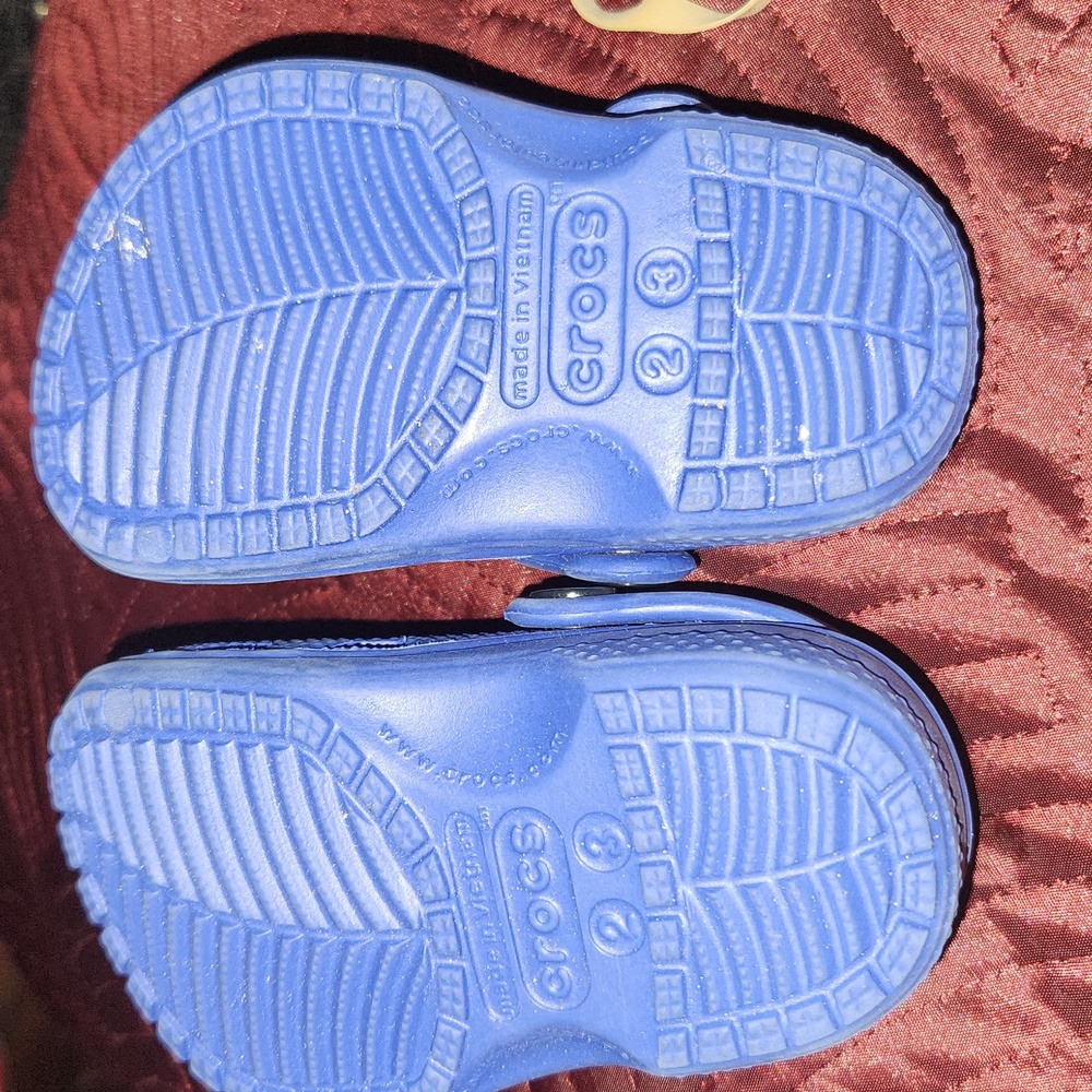 CROCS Kids Blue Slip-On Sz 2-3 Sandals "LIKE NEW" - Picture 5 of 7